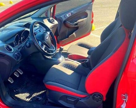 Красный Форд Фиеста, объемом двигателя 1 л и пробегом 104 тыс. км за 6850 $, фото 5 на Automoto.ua