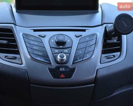 Красный Форд Фиеста, объемом двигателя 1.24 л и пробегом 189 тыс. км за 5600 $, фото 12 на Automoto.ua