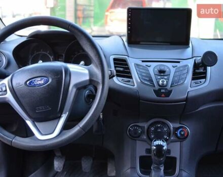 Красный Форд Фиеста, объемом двигателя 1.24 л и пробегом 189 тыс. км за 5600 $, фото 16 на Automoto.ua