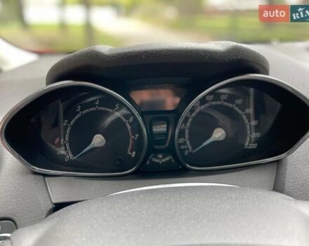 Червоний Форд Фієста, об'ємом двигуна 1 л та пробігом 68 тис. км за 7190 $, фото 27 на Automoto.ua