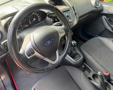 Красный Форд Фиеста, объемом двигателя 1 л и пробегом 130 тыс. км за 5740 $, фото 19 на Automoto.ua