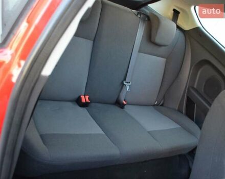 Красный Форд Фиеста, объемом двигателя 1.24 л и пробегом 189 тыс. км за 5600 $, фото 13 на Automoto.ua