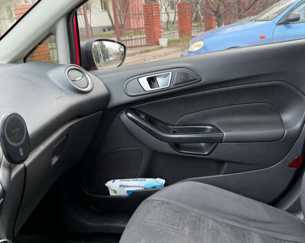 Червоний Форд Фієста, об'ємом двигуна 1.1 л та пробігом 147 тис. км за 6500 $, фото 10 на Automoto.ua