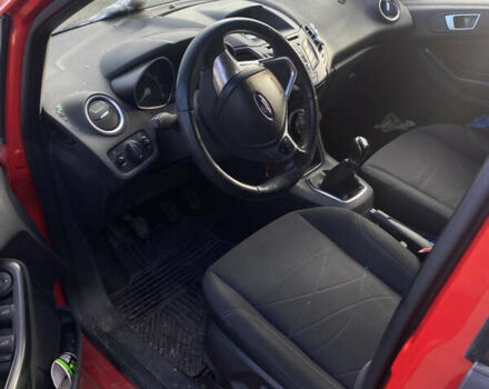 Красный Форд Фиеста, объемом двигателя 1 л и пробегом 80 тыс. км за 2200 $, фото 2 на Automoto.ua