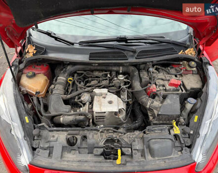 Червоний Форд Фієста, об'ємом двигуна 1.1 л та пробігом 147 тис. км за 6500 $, фото 14 на Automoto.ua