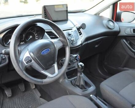 Красный Форд Фиеста, объемом двигателя 1.24 л и пробегом 189 тыс. км за 5600 $, фото 11 на Automoto.ua