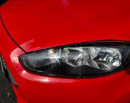 Красный Форд Фиеста, объемом двигателя 1 л и пробегом 130 тыс. км за 5740 $, фото 16 на Automoto.ua