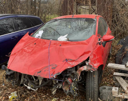 Красный Форд Фиеста, объемом двигателя 1 л и пробегом 80 тыс. км за 2200 $, фото 7 на Automoto.ua