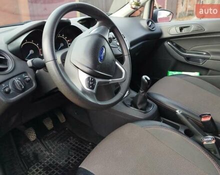 Червоний Форд Фієста, об'ємом двигуна 1 л та пробігом 57 тис. км за 6800 $, фото 5 на Automoto.ua