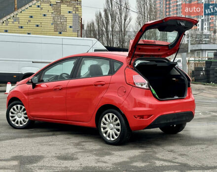 Красный Форд Фиеста, объемом двигателя 1 л и пробегом 72 тыс. км за 7500 $, фото 5 на Automoto.ua