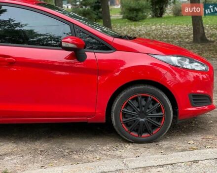 Червоний Форд Фієста, об'ємом двигуна 1 л та пробігом 68 тис. км за 7190 $, фото 4 на Automoto.ua