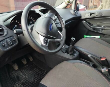 Червоний Форд Фієста, об'ємом двигуна 1 л та пробігом 57 тис. км за 6800 $, фото 9 на Automoto.ua