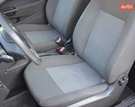 Красный Форд Фиеста, объемом двигателя 1.24 л и пробегом 189 тыс. км за 5600 $, фото 17 на Automoto.ua