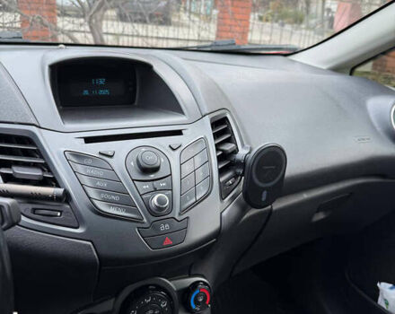 Червоний Форд Фієста, об'ємом двигуна 1.1 л та пробігом 147 тис. км за 6500 $, фото 9 на Automoto.ua