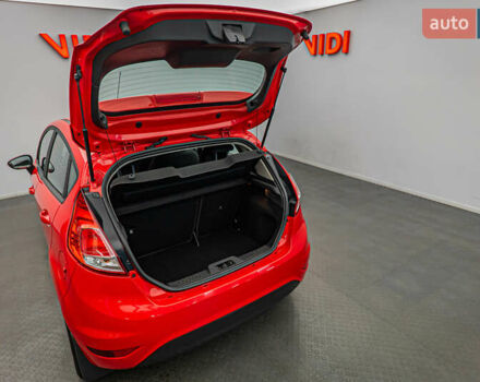 Красный Форд Фиеста, объемом двигателя 1 л и пробегом 100 тыс. км за 6995 $, фото 6 на Automoto.ua