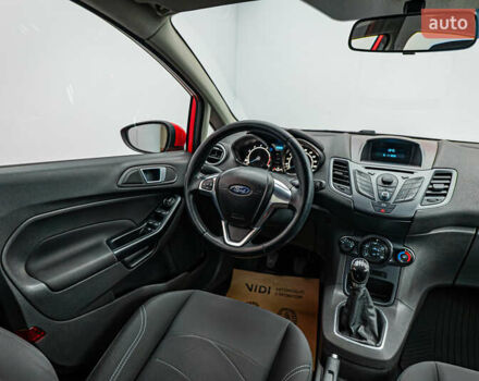 Красный Форд Фиеста, объемом двигателя 1 л и пробегом 100 тыс. км за 6995 $, фото 10 на Automoto.ua