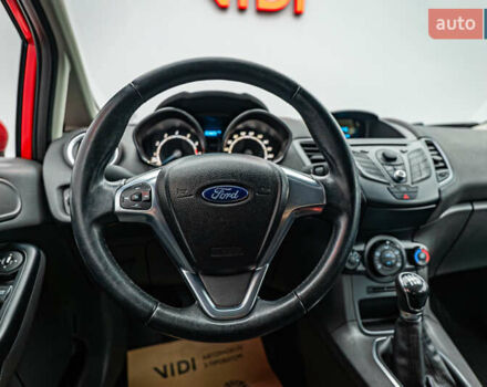 Красный Форд Фиеста, объемом двигателя 1 л и пробегом 100 тыс. км за 6995 $, фото 11 на Automoto.ua