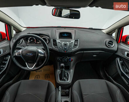 Красный Форд Фиеста, объемом двигателя 1 л и пробегом 100 тыс. км за 6995 $, фото 9 на Automoto.ua
