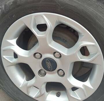 Красный Форд Фиеста, объемом двигателя 1.5 л и пробегом 307 тыс. км за 6500 $, фото 5 на Automoto.ua