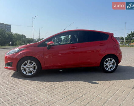 Красный Форд Фиеста, объемом двигателя 1 л и пробегом 63 тыс. км за 8500 $, фото 3 на Automoto.ua