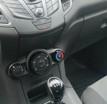 Красный Форд Фиеста, объемом двигателя 1.5 л и пробегом 307 тыс. км за 6500 $, фото 1 на Automoto.ua