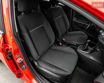 Красный Форд Фиеста, объемом двигателя 1 л и пробегом 100 тыс. км за 6995 $, фото 16 на Automoto.ua