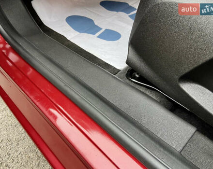 Червоний Форд Фієста, об'ємом двигуна 1.6 л та пробігом 7 тис. км за 9150 $, фото 45 на Automoto.ua