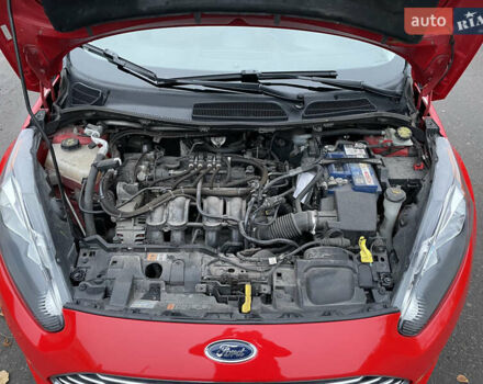 Красный Форд Фиеста, объемом двигателя 1.6 л и пробегом 127 тыс. км за 8000 $, фото 9 на Automoto.ua