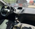 Красный Форд Фиеста, объемом двигателя 1 л и пробегом 168 тыс. км за 7300 $, фото 13 на Automoto.ua