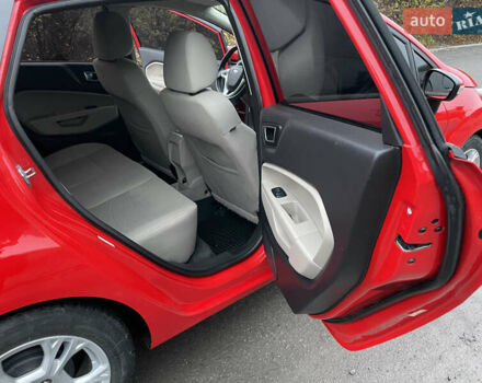 Красный Форд Фиеста, объемом двигателя 1.6 л и пробегом 127 тыс. км за 8000 $, фото 12 на Automoto.ua