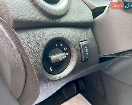 Червоний Форд Фієста, об'ємом двигуна 1.6 л та пробігом 7 тис. км за 9150 $, фото 46 на Automoto.ua