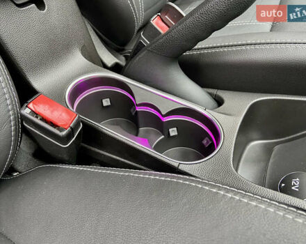 Червоний Форд Фієста, об'ємом двигуна 1.6 л та пробігом 7 тис. км за 9150 $, фото 86 на Automoto.ua