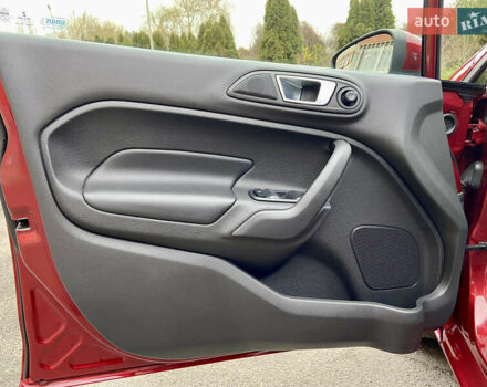 Червоний Форд Фієста, об'ємом двигуна 1.6 л та пробігом 7 тис. км за 9150 $, фото 39 на Automoto.ua