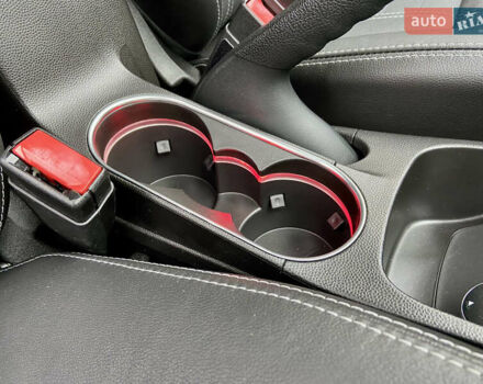 Червоний Форд Фієста, об'ємом двигуна 1.6 л та пробігом 7 тис. км за 9150 $, фото 84 на Automoto.ua