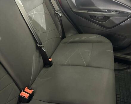 Красный Форд Фиеста, объемом двигателя 1 л и пробегом 65 тыс. км за 9400 $, фото 7 на Automoto.ua