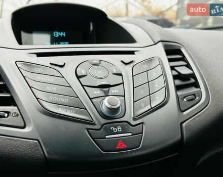 Красный Форд Фиеста, объемом двигателя 1 л и пробегом 56 тыс. км за 8800 $, фото 30 на Automoto.ua