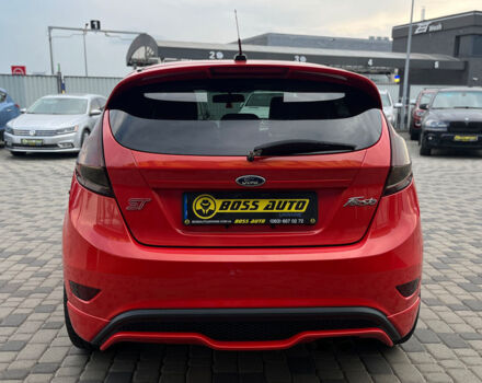 Красный Форд Фиеста, объемом двигателя 1.6 л и пробегом 132 тыс. км за 9500 $, фото 5 на Automoto.ua