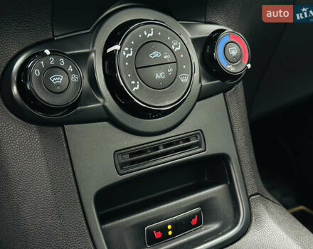 Красный Форд Фиеста, объемом двигателя 1 л и пробегом 56 тыс. км за 8800 $, фото 31 на Automoto.ua