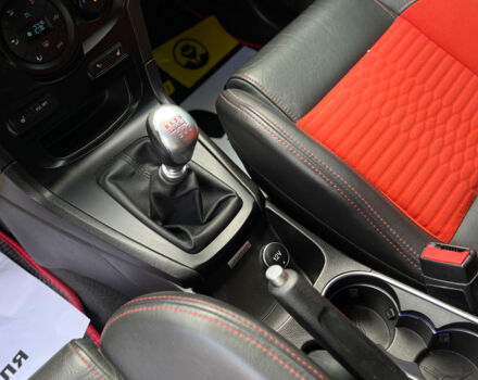 Красный Форд Фиеста, объемом двигателя 1.6 л и пробегом 132 тыс. км за 9500 $, фото 21 на Automoto.ua