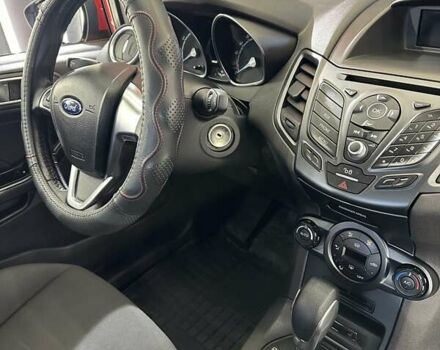 Красный Форд Фиеста, объемом двигателя 1 л и пробегом 65 тыс. км за 9400 $, фото 4 на Automoto.ua