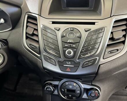 Красный Форд Фиеста, объемом двигателя 1 л и пробегом 65 тыс. км за 9400 $, фото 3 на Automoto.ua