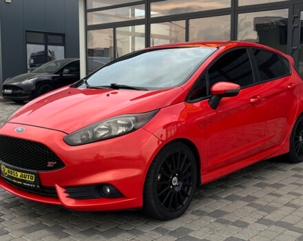 Красный Форд Фиеста, объемом двигателя 1.6 л и пробегом 132 тыс. км за 9500 $, фото 2 на Automoto.ua
