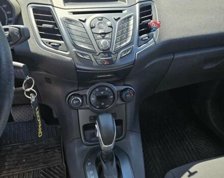 Червоний Форд Фієста, об'ємом двигуна 1 л та пробігом 79 тис. км за 10500 $, фото 6 на Automoto.ua