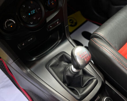 Красный Форд Фиеста, объемом двигателя 1.6 л и пробегом 132 тыс. км за 9500 $, фото 22 на Automoto.ua