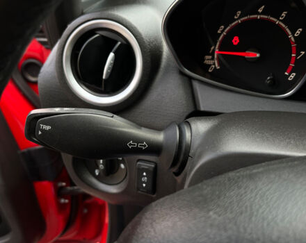 Красный Форд Фиеста, объемом двигателя 1.6 л и пробегом 132 тыс. км за 9500 $, фото 18 на Automoto.ua