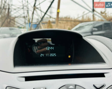 Красный Форд Фиеста, объемом двигателя 1 л и пробегом 56 тыс. км за 8800 $, фото 29 на Automoto.ua