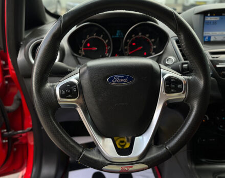 Красный Форд Фиеста, объемом двигателя 1.6 л и пробегом 132 тыс. км за 9500 $, фото 15 на Automoto.ua