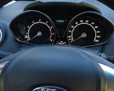 Червоний Форд Фієста, об'ємом двигуна 1.24 л та пробігом 39 тис. км за 9100 $, фото 14 на Automoto.ua