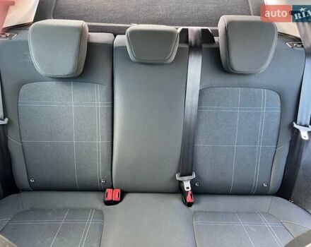 Форд Фиеста 2017 в Тернополе на Automoto.ua Красный Форд Фиеста, объемом двигателя 1 л и пробегом 113 тыс. км за 10300 $, фото 7 на Automoto.ua