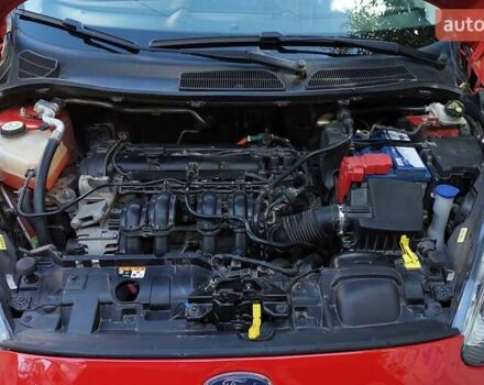 Червоний Форд Фієста, об'ємом двигуна 1.24 л та пробігом 39 тис. км за 9100 $, фото 19 на Automoto.ua